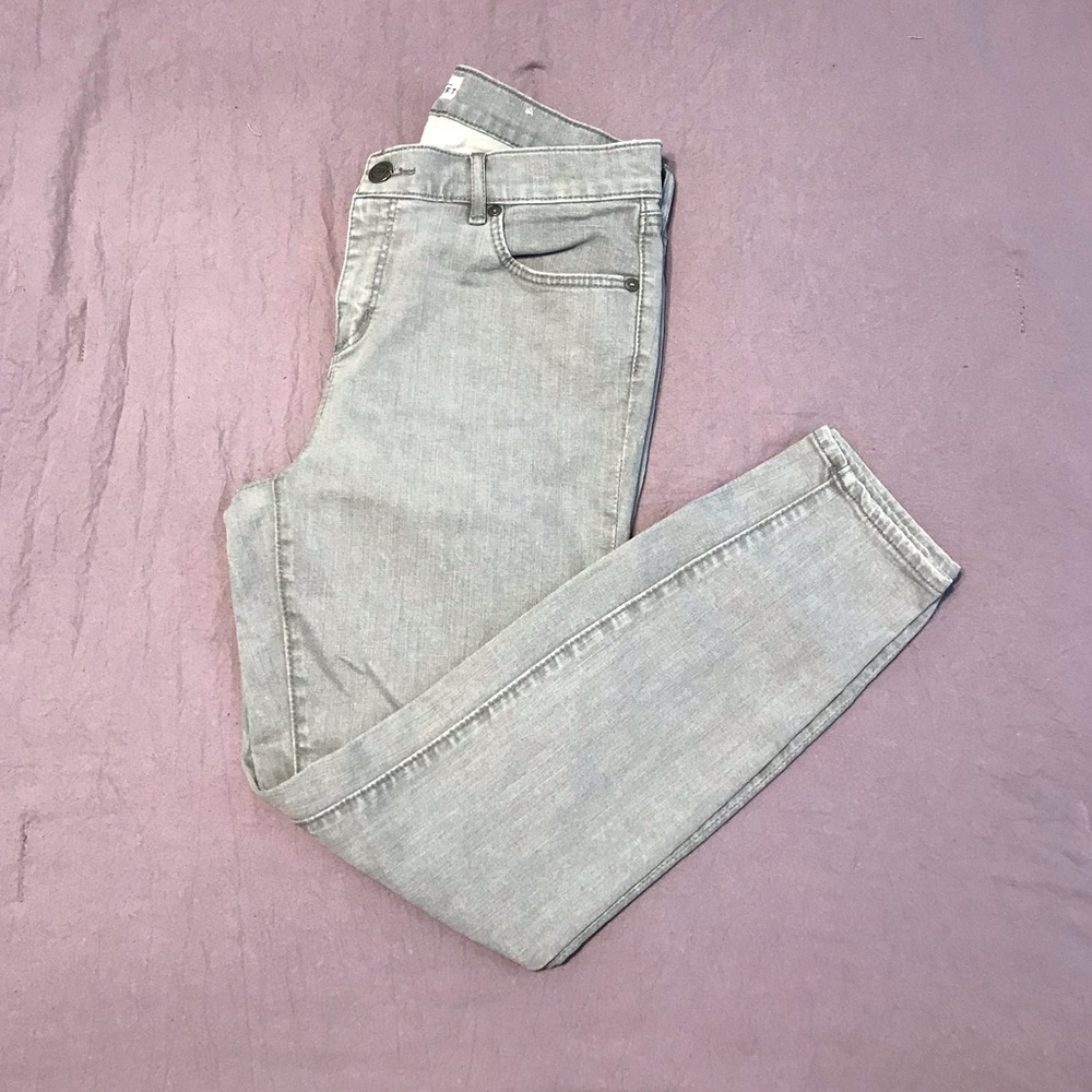 LOFT dove grey skinny jeans size 30/10 petite